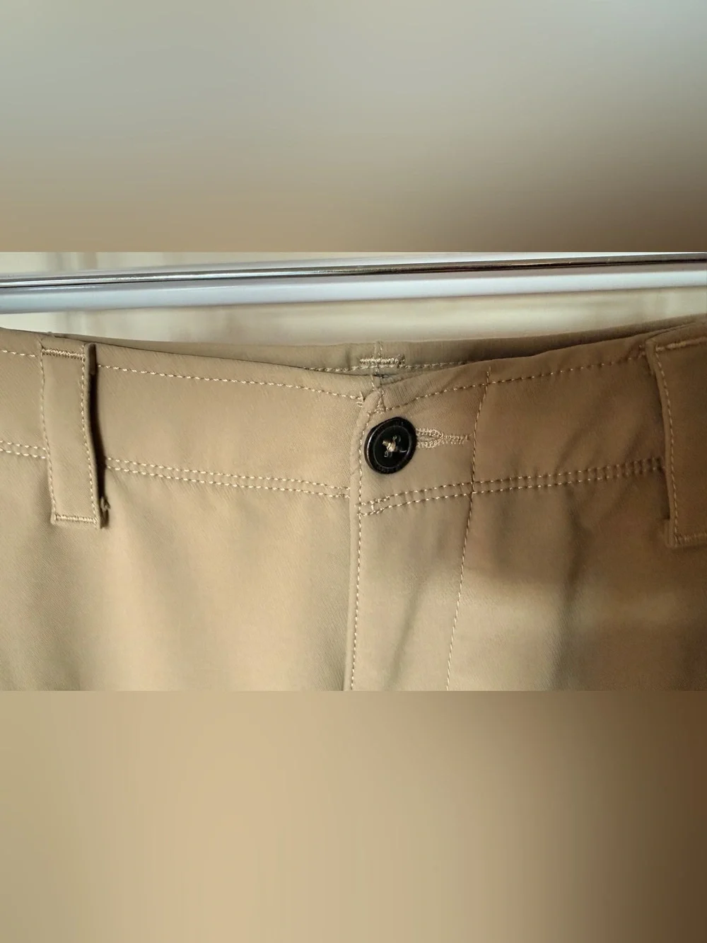 Under Armour Men’s Golf Khaki Pants Loose Fit Straight Leg ~ Sz 30/30 ~ VGUC